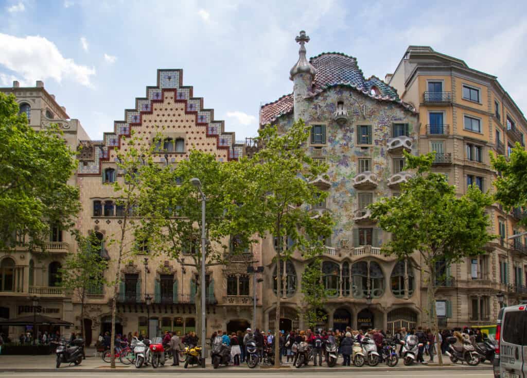 casa batlló i park guell designet af antoni gaudi i barcelona spanien