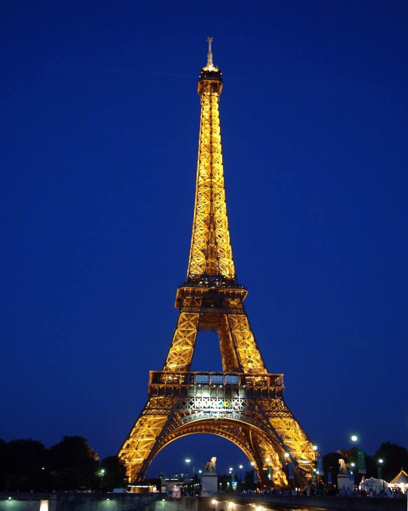 nattebillede af eiffeltårnet i paris