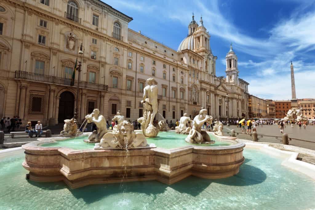 piazza navona i rom er en kendt plads som besøges af mange turister