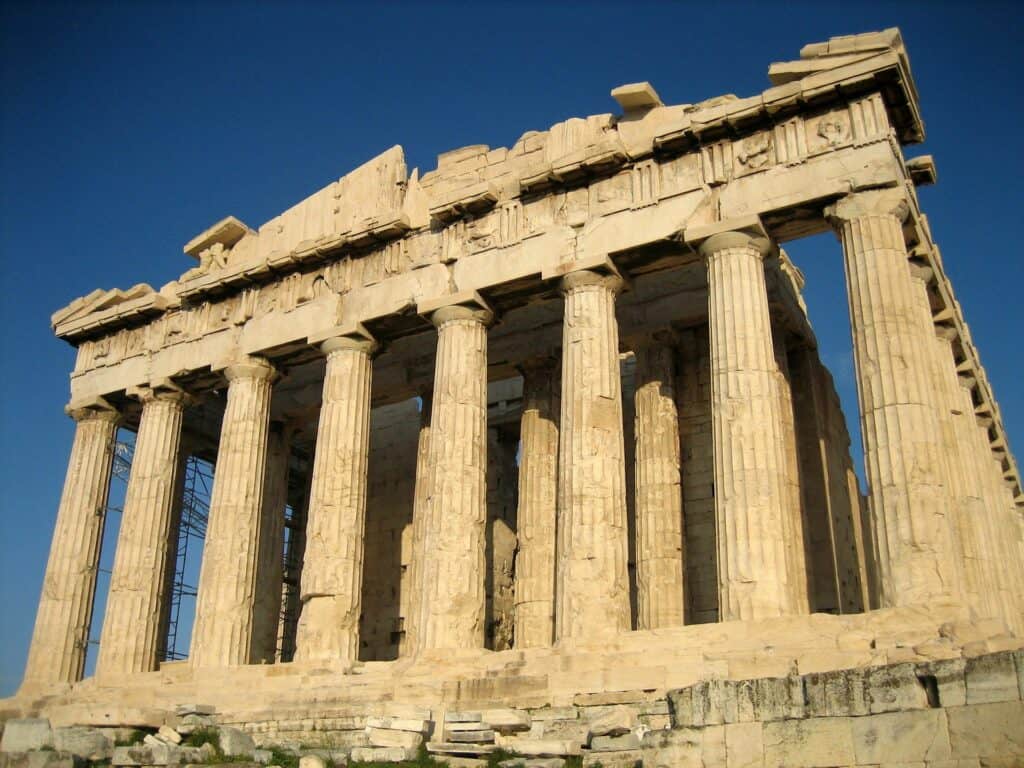 ruiner af parthenon templet i akropolis uden for athen i grækenland ferie
