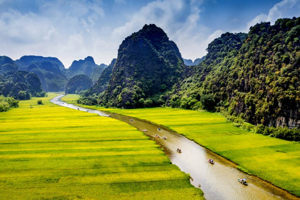 tam coc naturpark i ninhbinh vietnam bliver kaldt ha long bugtenpå land med smukke rismarker